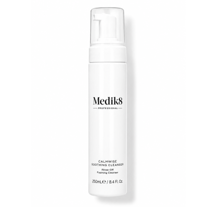 Пінка для очищення чутливої шкіри Medik8 Calmwise Soothing Cleanser 250mL