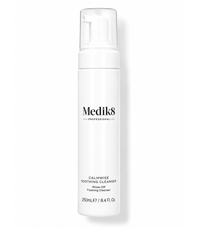 Пінка для очищення чутливої шкіри Medik8 Calmwise Soothing Cleanser 250mL