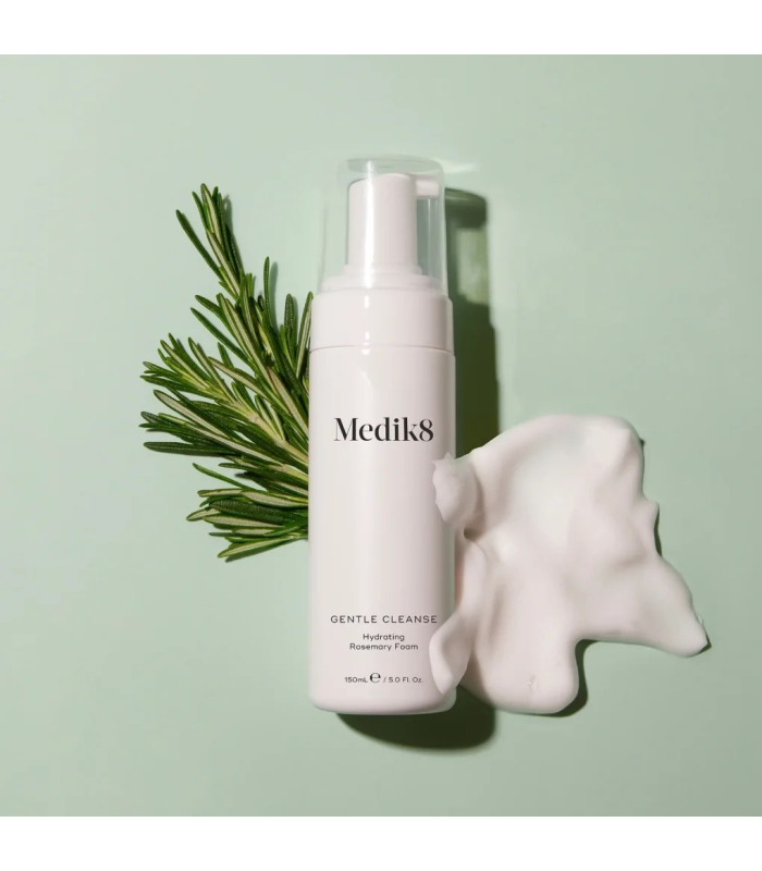 Зволожувальна пінка для вмивання з розмарином Medik8 Gentle Cleanse 150mL