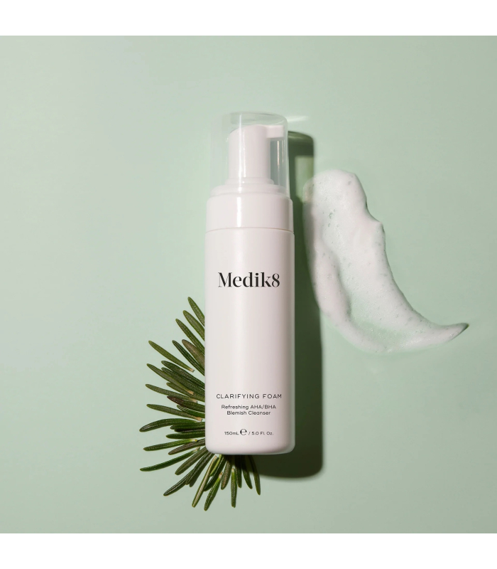 Безолійна пінка з АНА/ВНА для очищення проблемної шкіри Medik8 Clarifying Foam 150mL